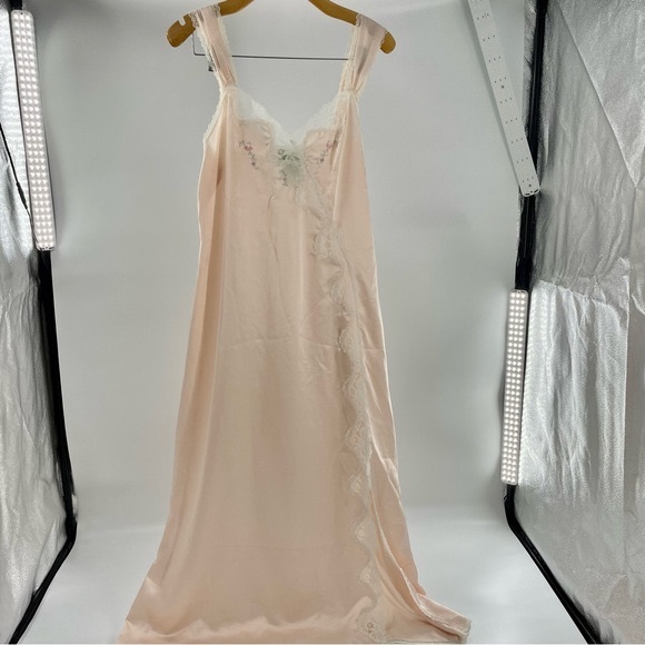 barbizon Other - Vintage Barbizon charmeuse peach Lace embroidered floral slip dress